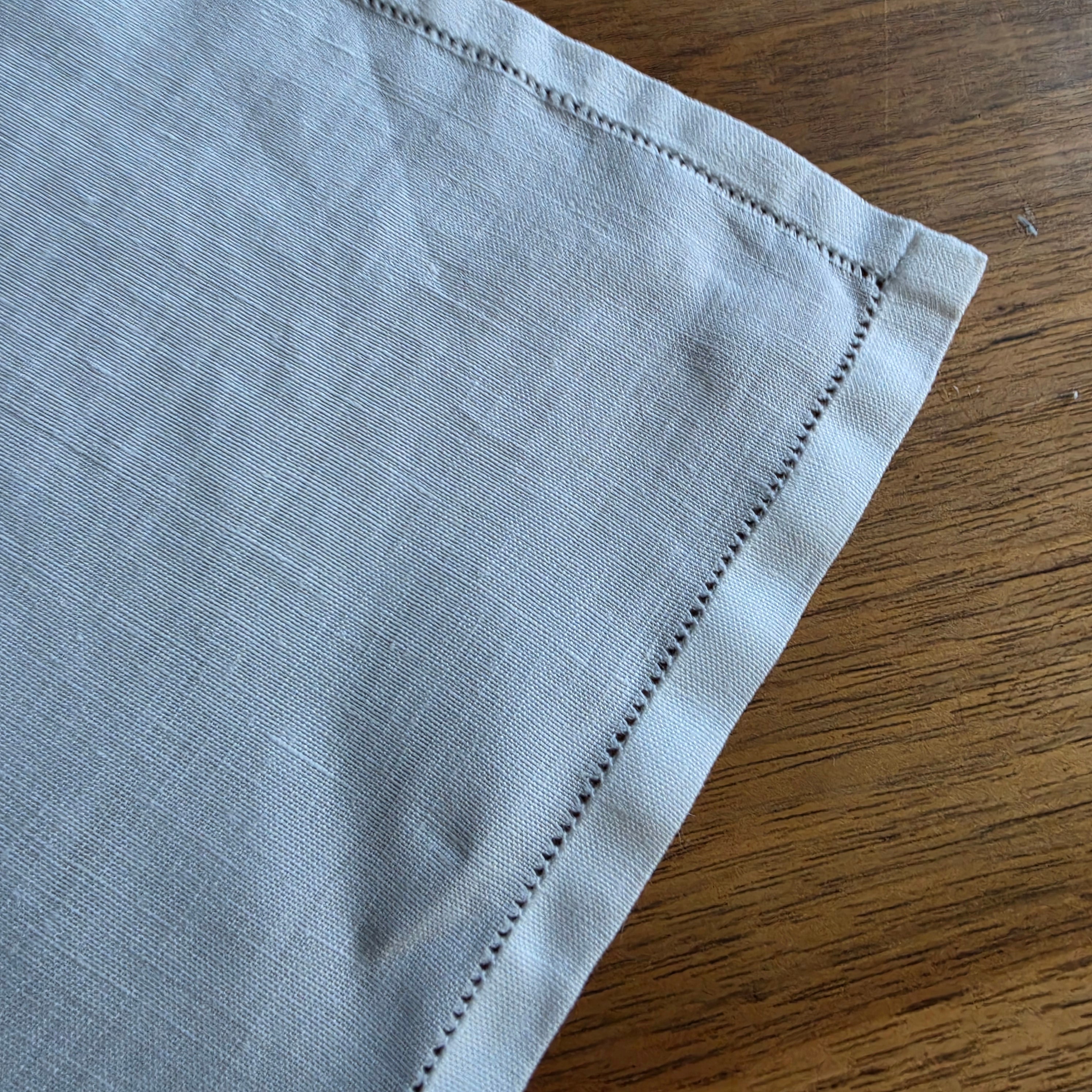 2x Vintage-Servietten Set mit feiner Hardanger-Stickerei & Hohlsaum 40x40cm