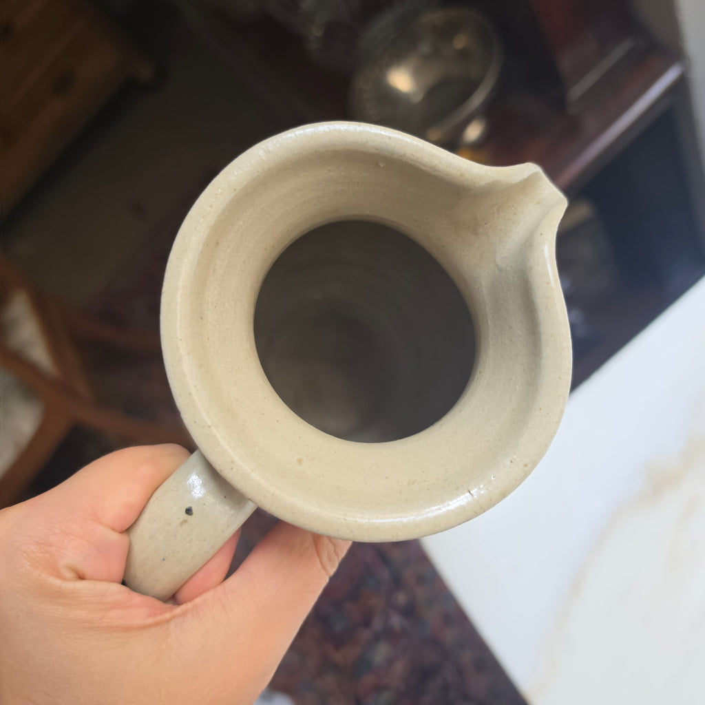 Klassischer Westerwälder Steinzeug-Krug – Handbemaltes Bembel-Design
