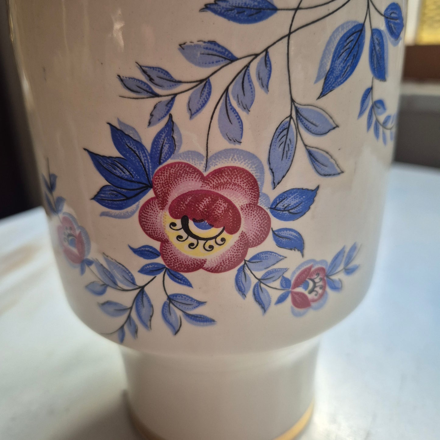 Vintage Design-Vase – Handgefertigte Keramik mit abstrakter Glasur & Relief