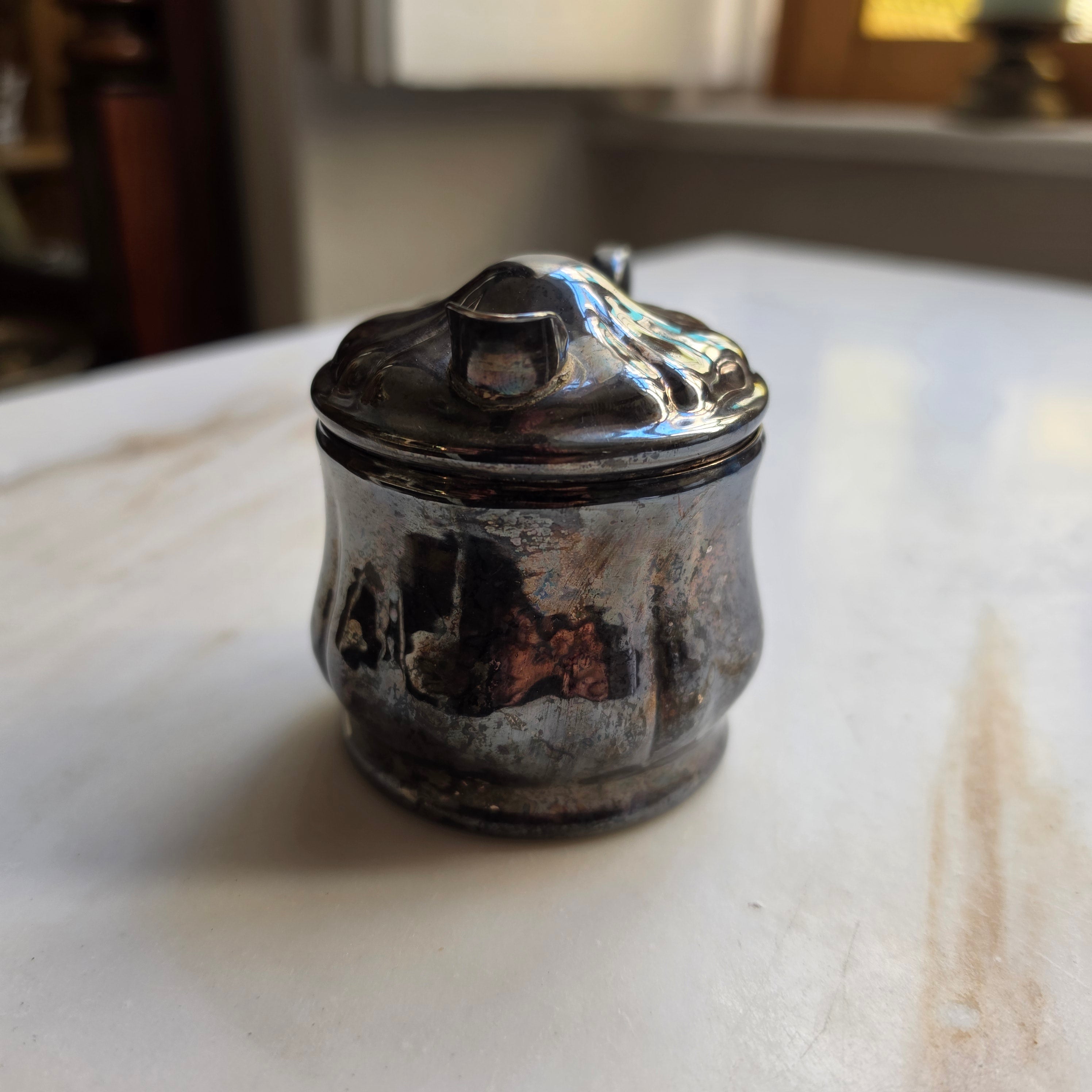 Altes versilbertes Milchkännchen Sahnekännchen Metall zum aufpolieren!