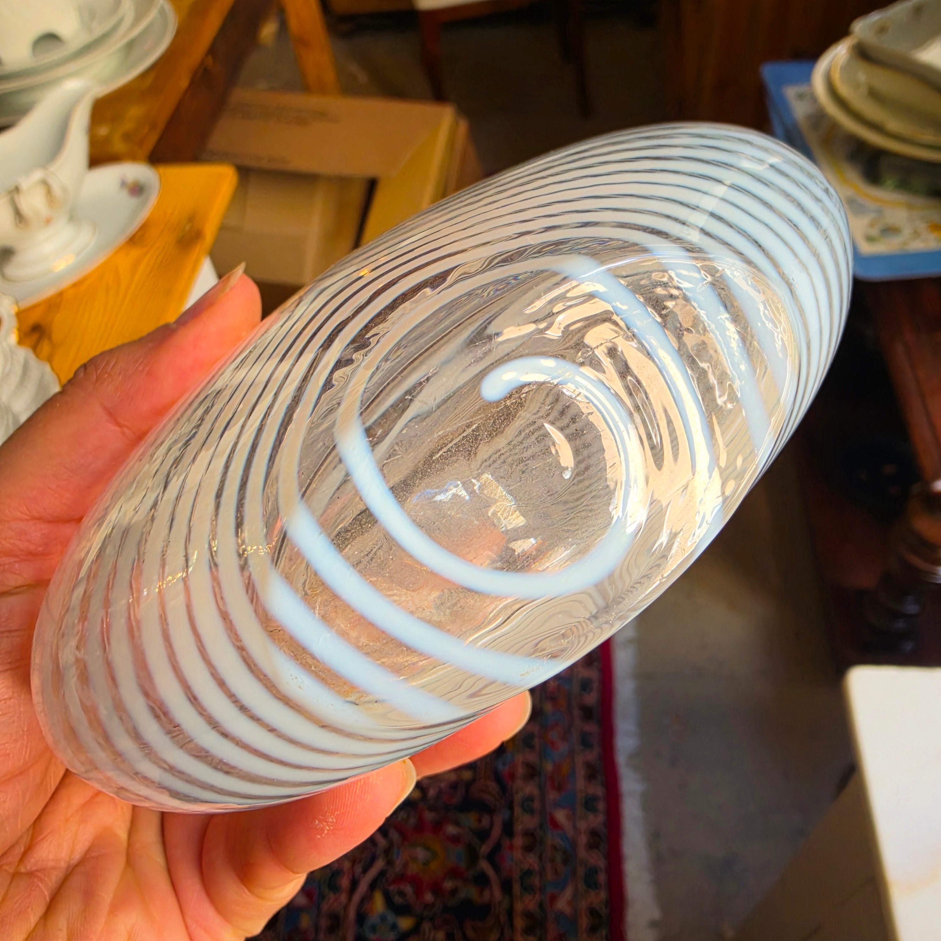 Vintage Kunstvase transparent mit weißen Streifen - Glaskunst