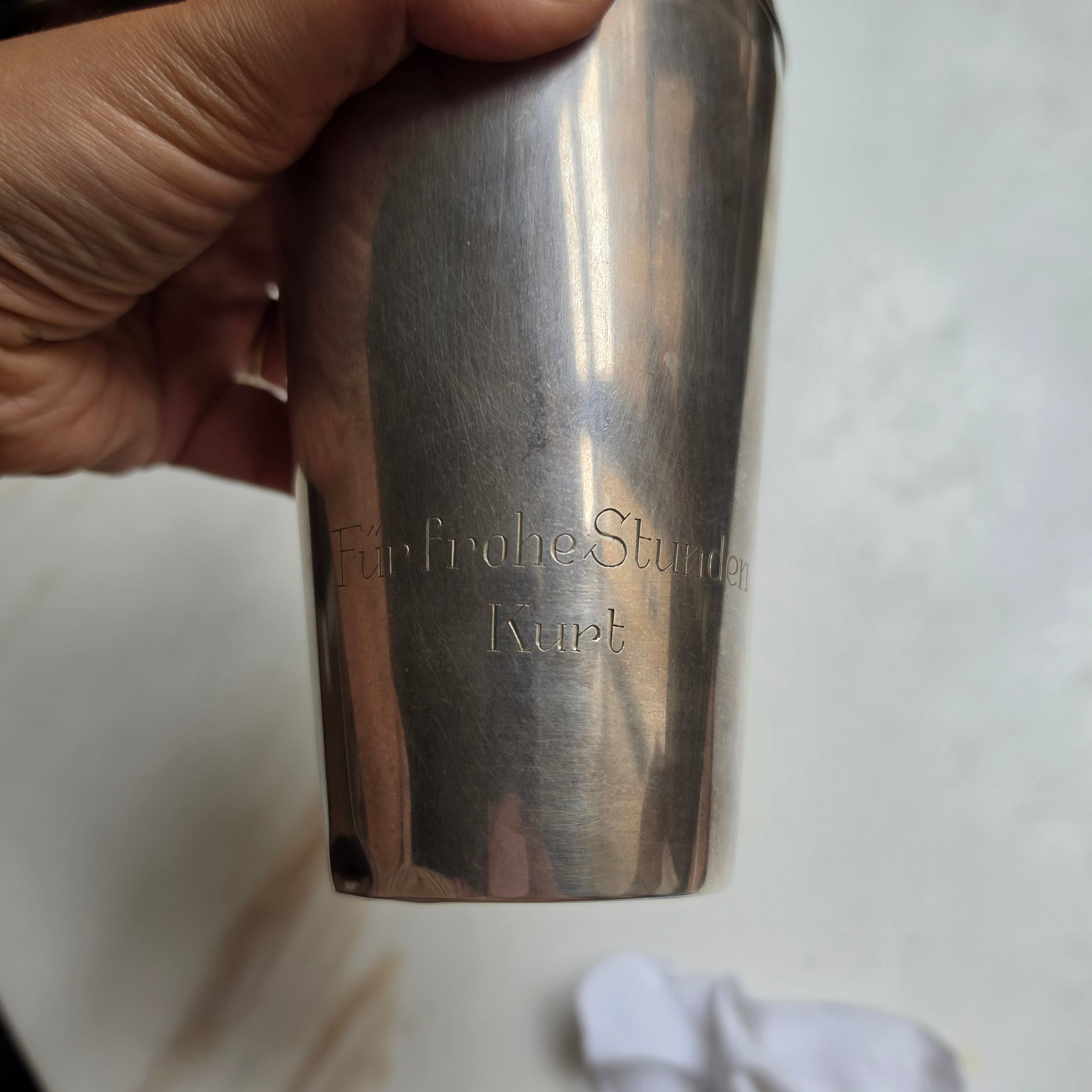 Antiker Vintage Cocktail-Shaker aus Alpaka mit Gravur „Für frohe Stunden Kurt“
