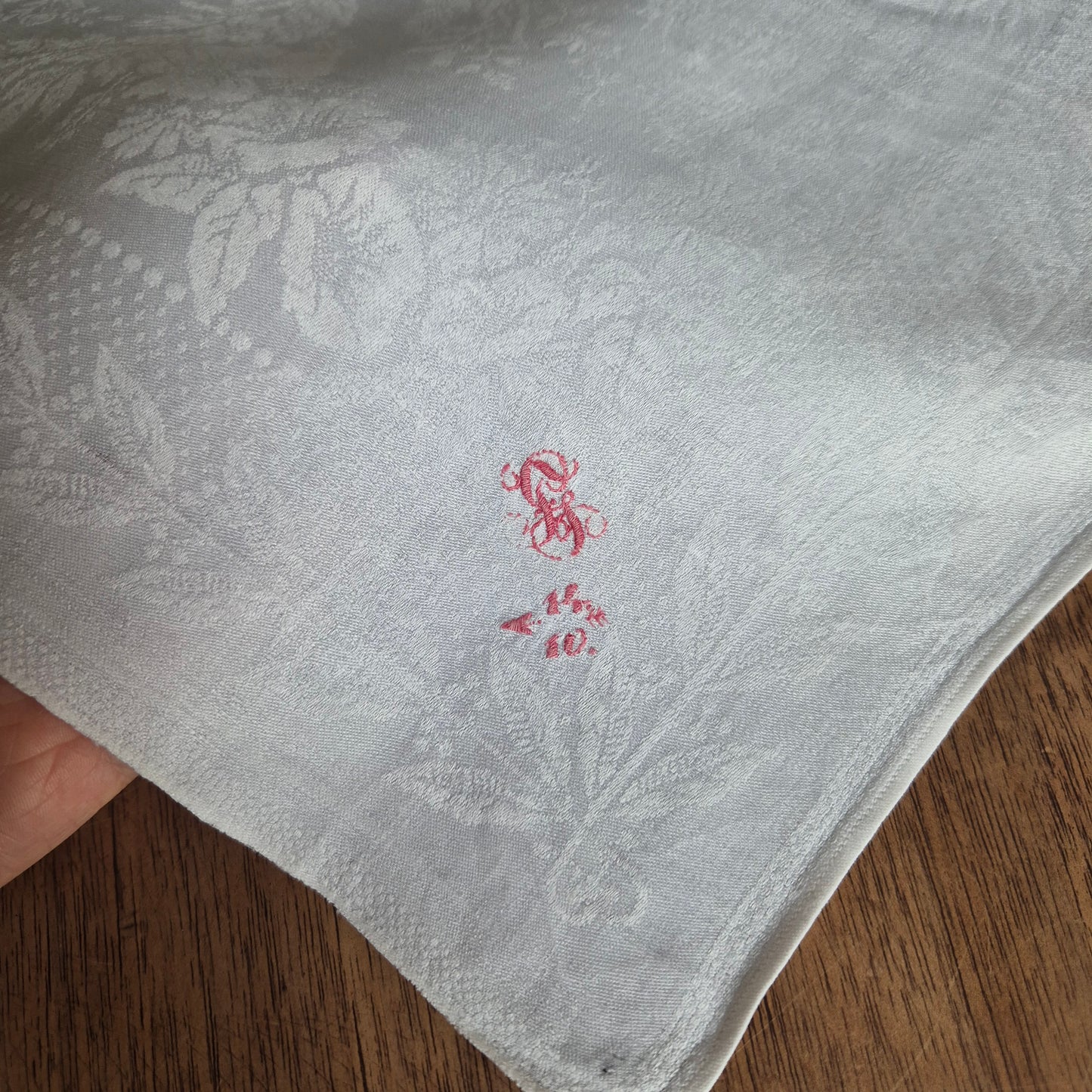 Antike Handgemachte Baumwolle Serviette 75x75cm Mitteldecke Monogramm S.F beschädigt