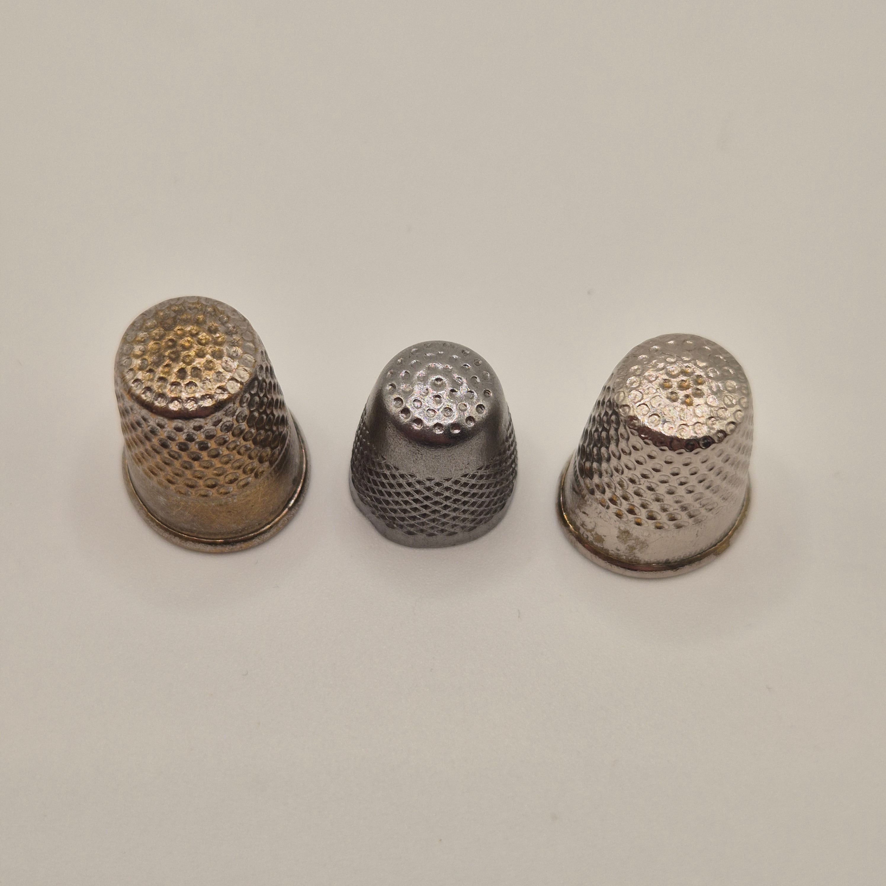 3x Uralte Fingerhüte Metall