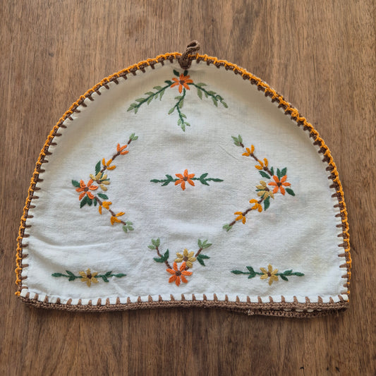 Handgemachte Vintage Teehaube Blumenstickerei und mini Stockflecken
