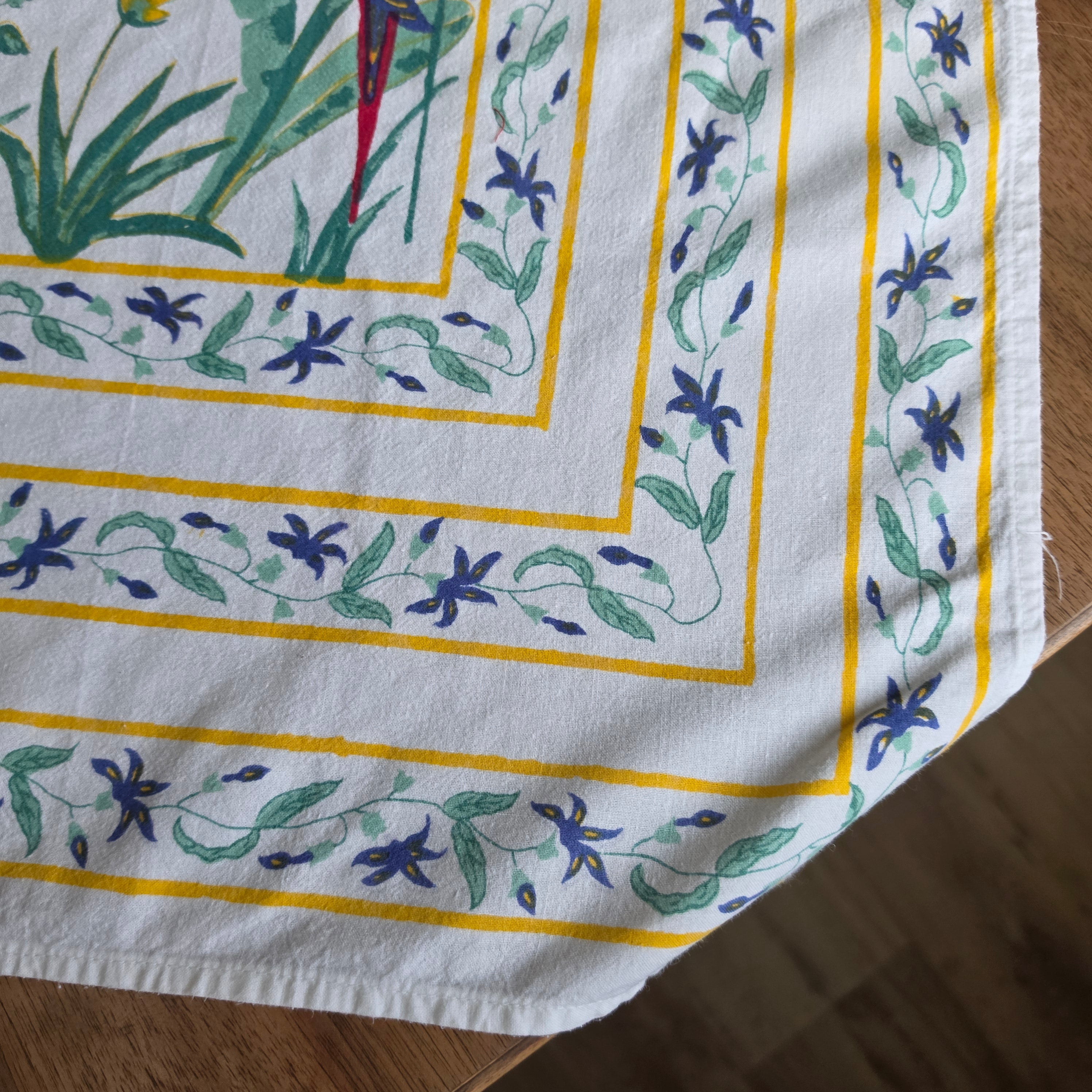 Vintage Mitteldecke / Tischdecke mit exotischem Papageien- & Blütenmotiv - 88x100cm