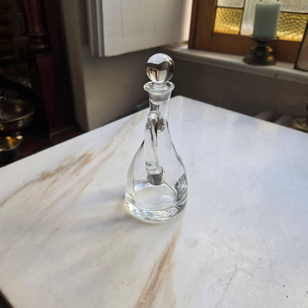 Elegante Glaskaraffe mit Henkel & Kugelstopfen – Zeitloses Design für Essig, Öl & Likör