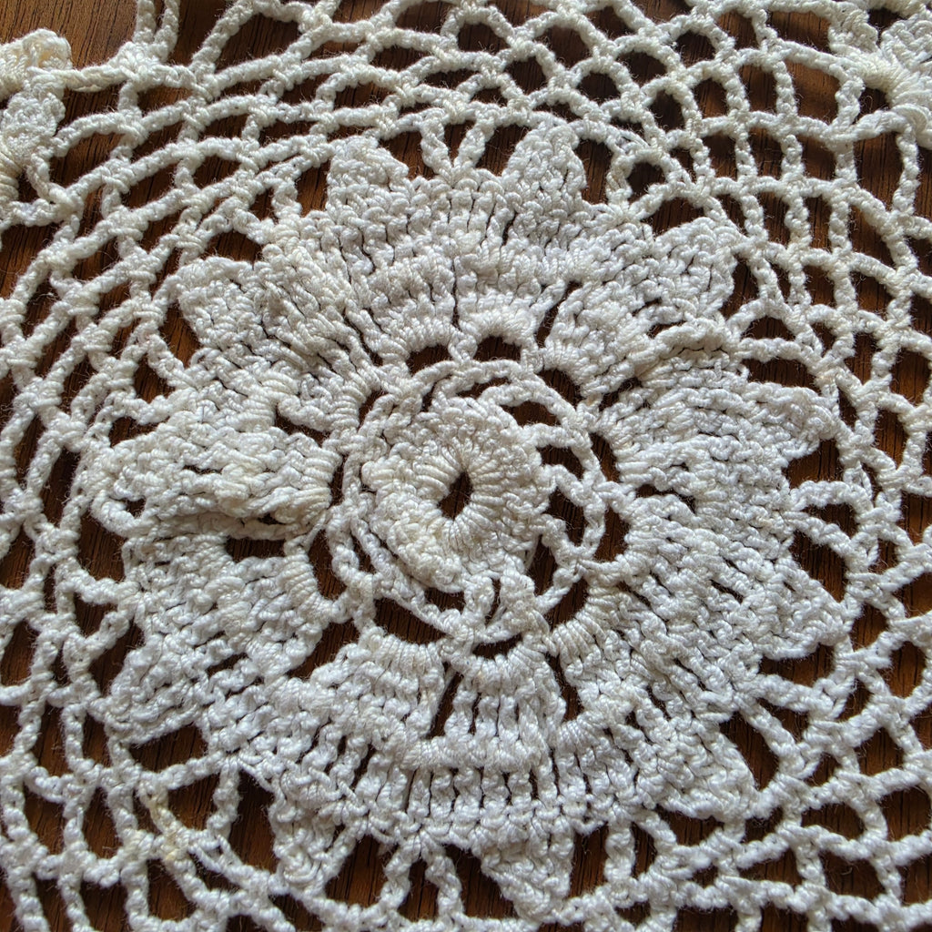 Vintage handgehäkeltes Spitzendeckchen – Zierdeckchen - 19cm
