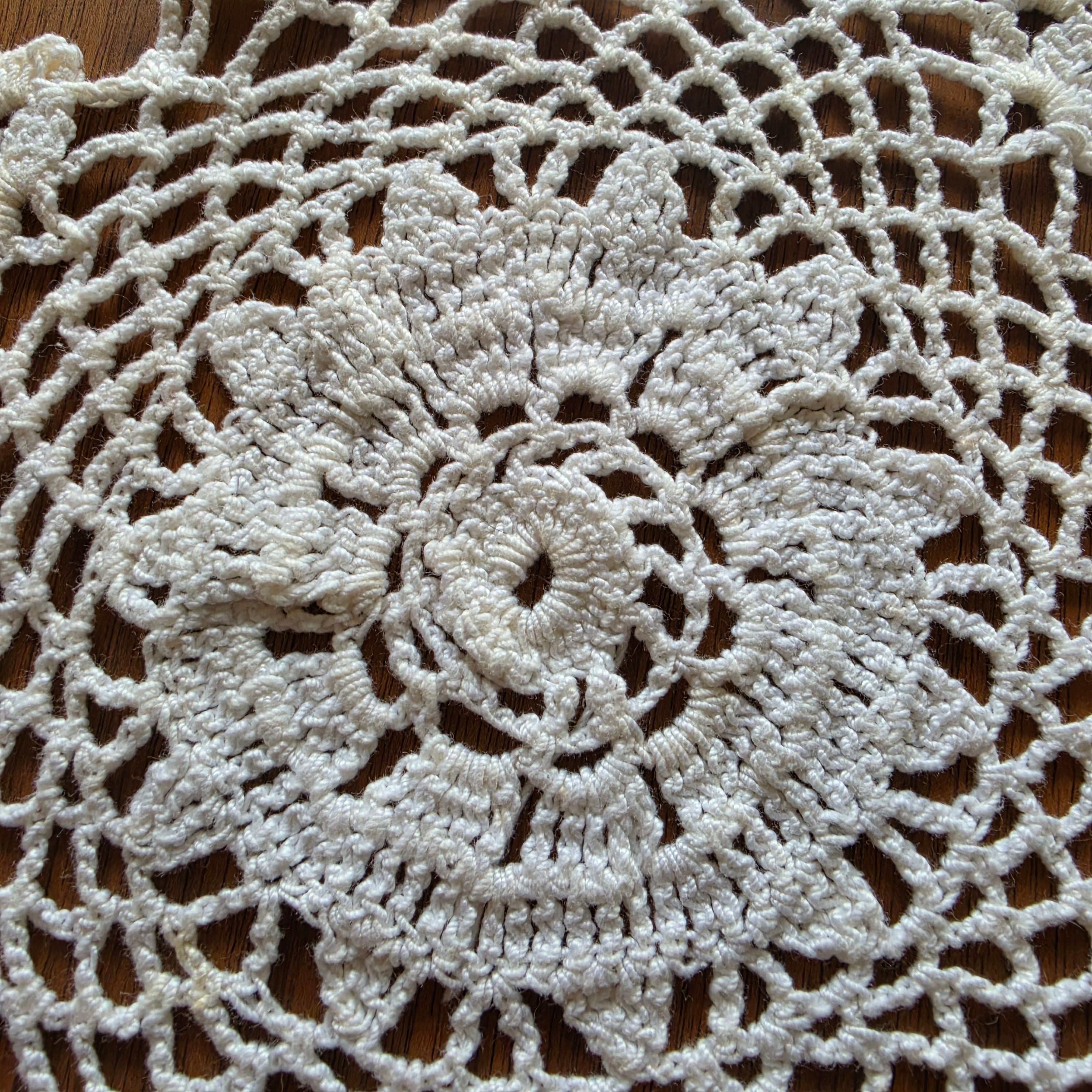 Vintage handgehäkeltes Spitzendeckchen – Zierdeckchen - 19cm