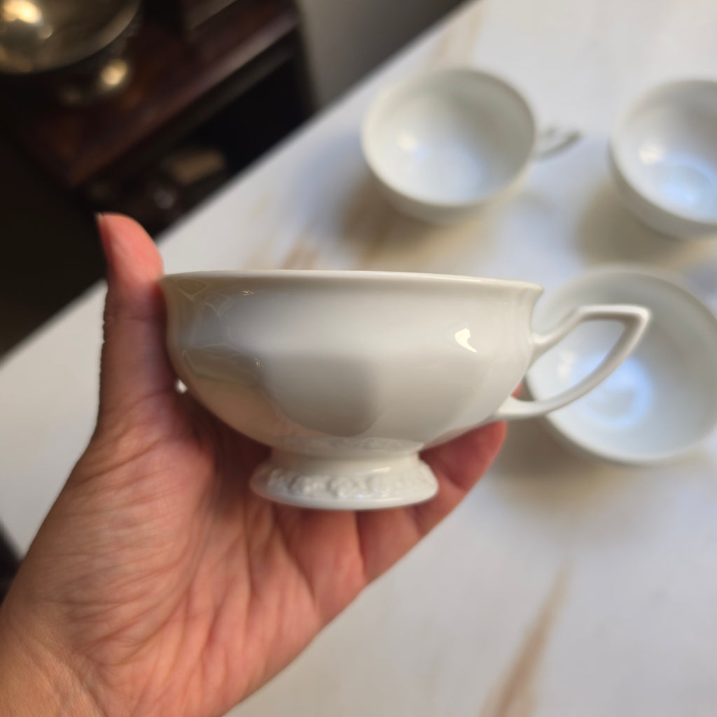 Vintage Rosenthal Porzellan Tassen Set (5-teilig) – Weißes Geschirr mit Relief-Standfuß & elegantem Henkel