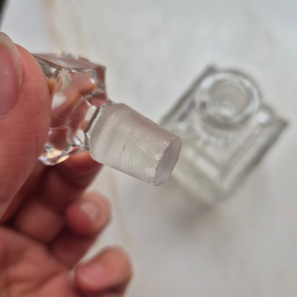 Kleine Vintage Glas Karaffe mit Stopfen