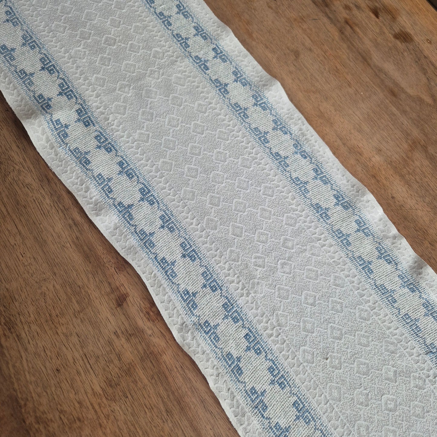 Antiker Baumwolle Tischläufer handbestickt mit mini Fleck! 29x170cm mit Fransen blau weiß