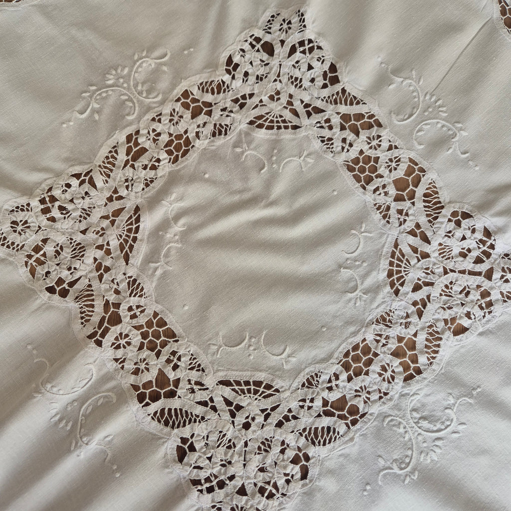Antike viktorianische Spitzen Tischdecke gehäkelt geklöppelt weiß 85x85cm (Stockflecken Rückseite)