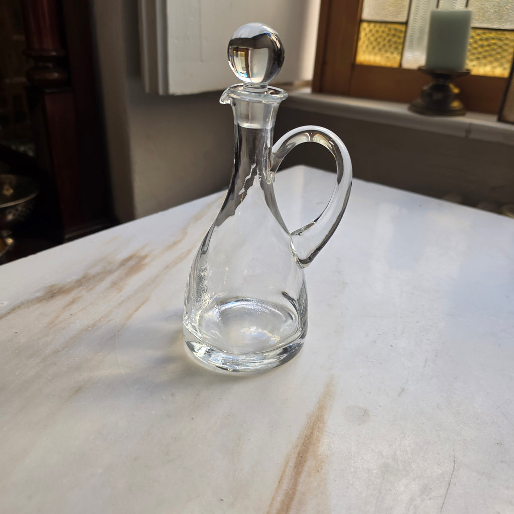Elegante Glaskaraffe mit Henkel & Kugelstopfen – Zeitloses Design für Essig, Öl & Likör