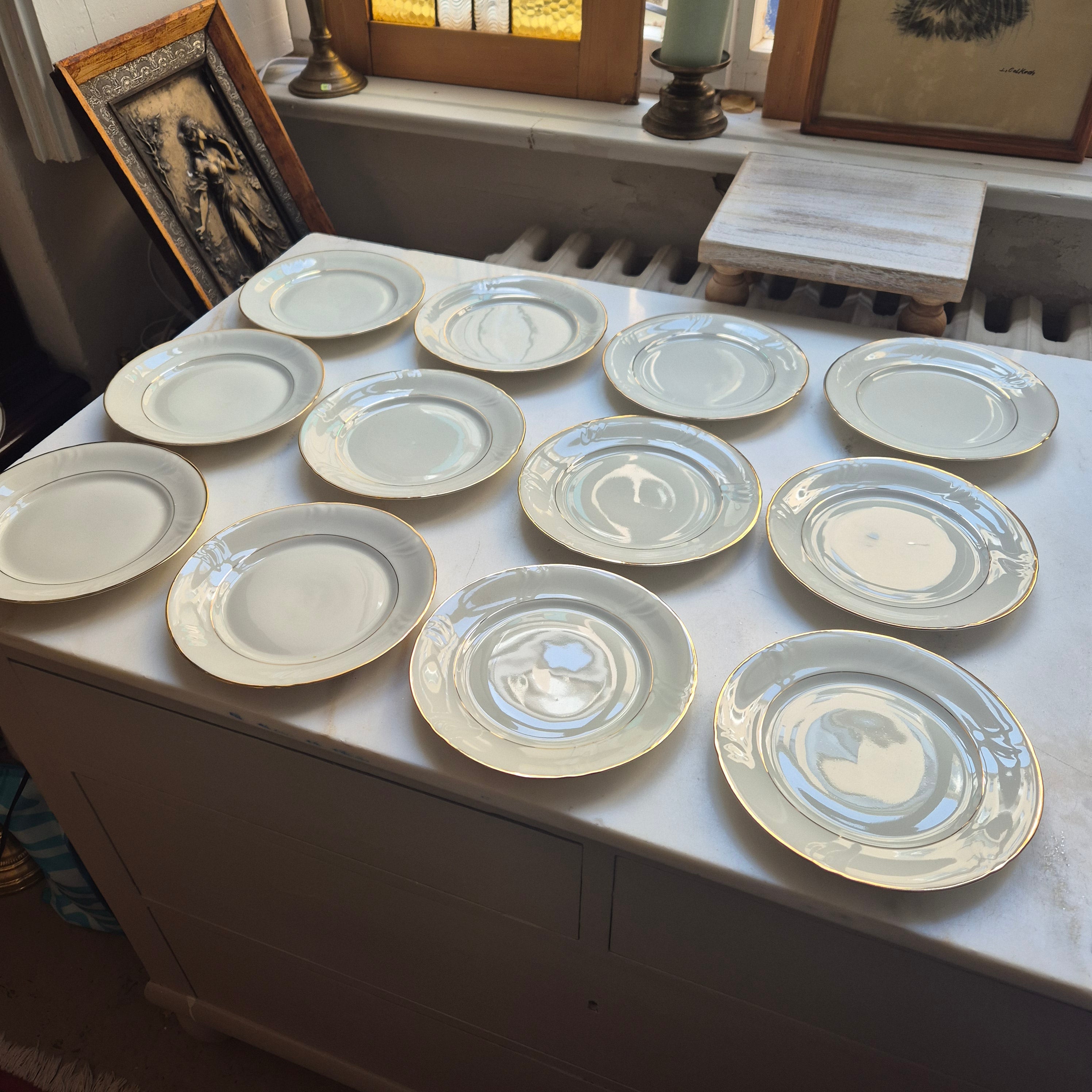 12x Vintage Porzellan Teller Elfenbeinfarbe mit Goldrand von Bavaria Kuchenteller / Frühstücksteller