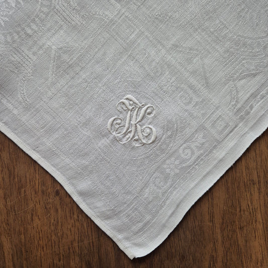Antike Serviette / Mitteldecke Damast quadratisch weiß Baumwolle 70x72cm (Flecken) Monogramm I.K. oder J.K. ♡