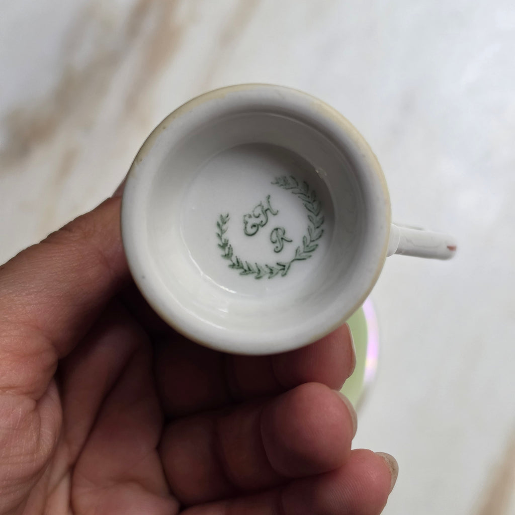 Vintage Mokkatasse mit Lüsterglasur & Romantik-Motiv – Porzellan Sammeltasse