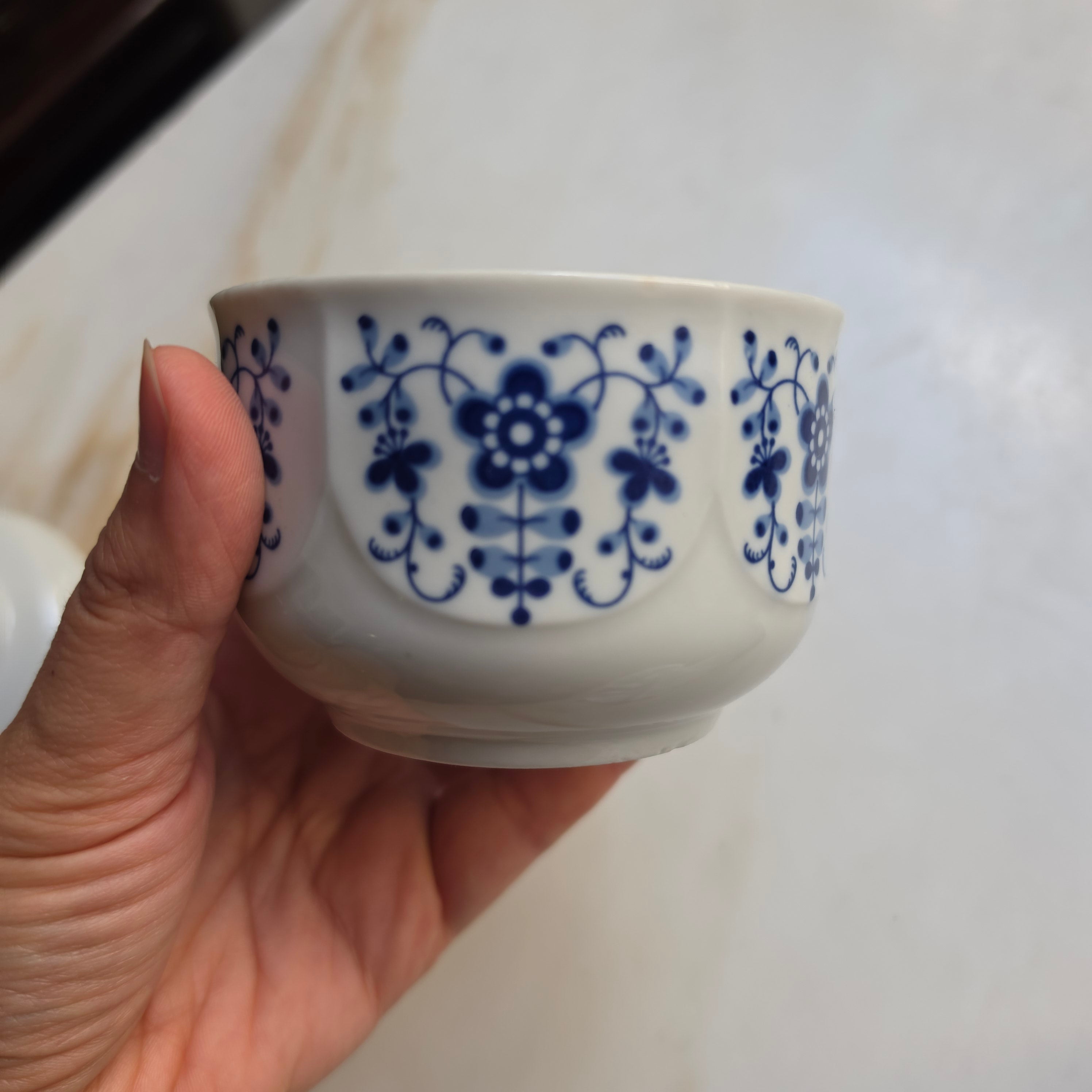 Vintage Henneberg Porzellan Zuckerdose blau weiß Blumendekor