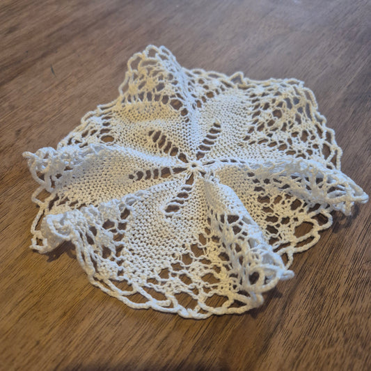 Kleines gehäkeltes Zierdeckchen Napperon 19cm Vintage