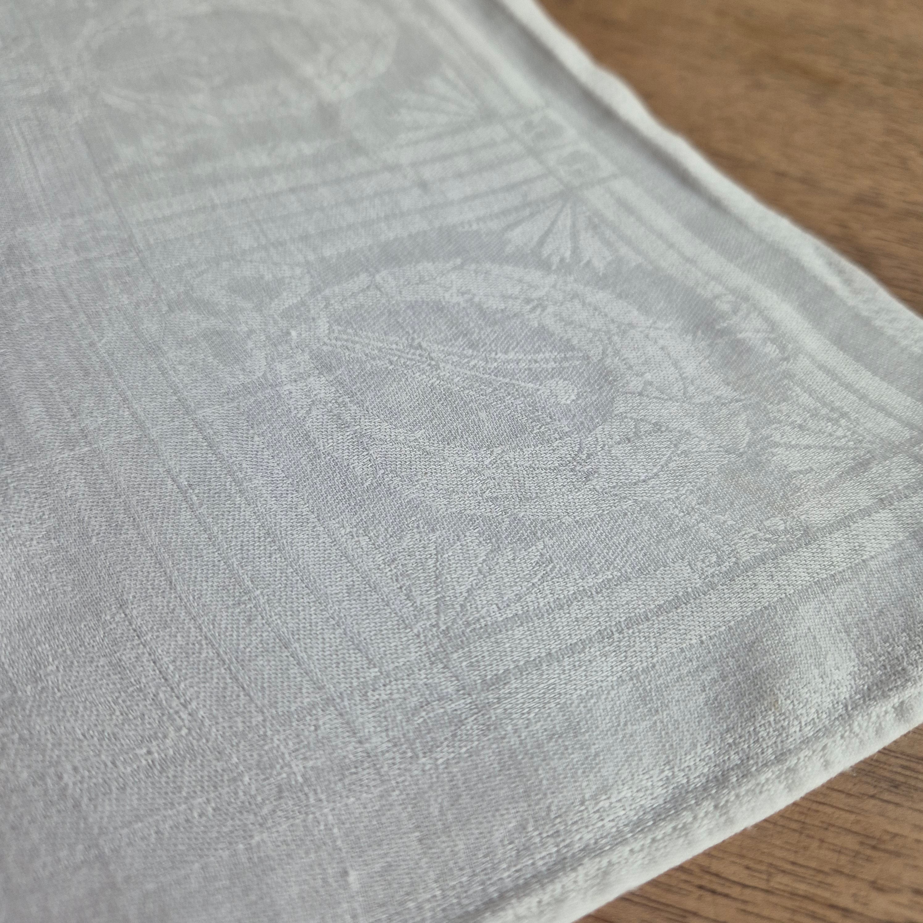 Antike Jugendstil Serviette/Mitteldecke Damast Baumwolle 65x65cm (Stockflecken) Monogramm B.