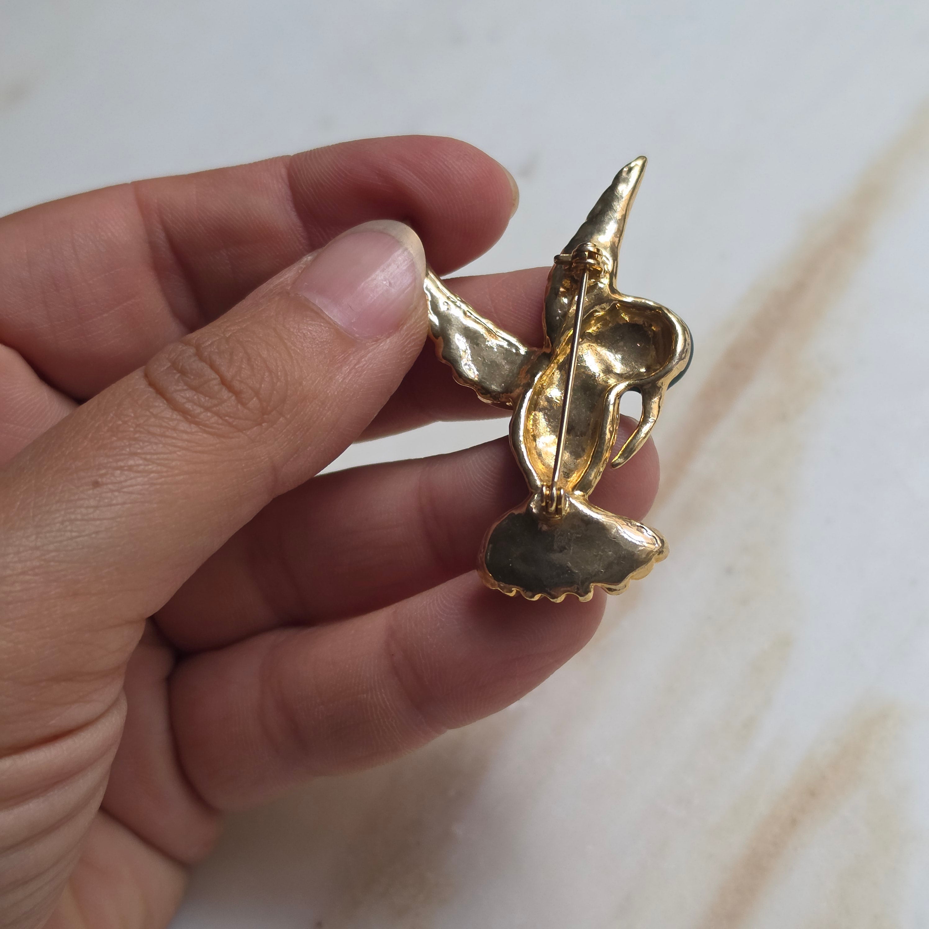 Exquisite Kolibri-Brosche – Bunter Emaille-Schmuck mit Kristall-Details