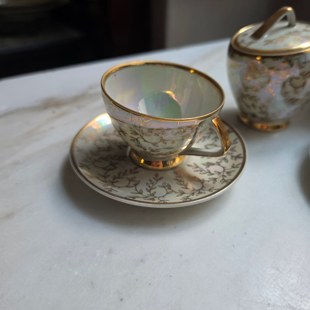 Vintage Porzellan-Mokkaservice / Kaffeeservice mit Perlmutt-Lüster & Golddekor | HHR Reichenbach, Mid-Century