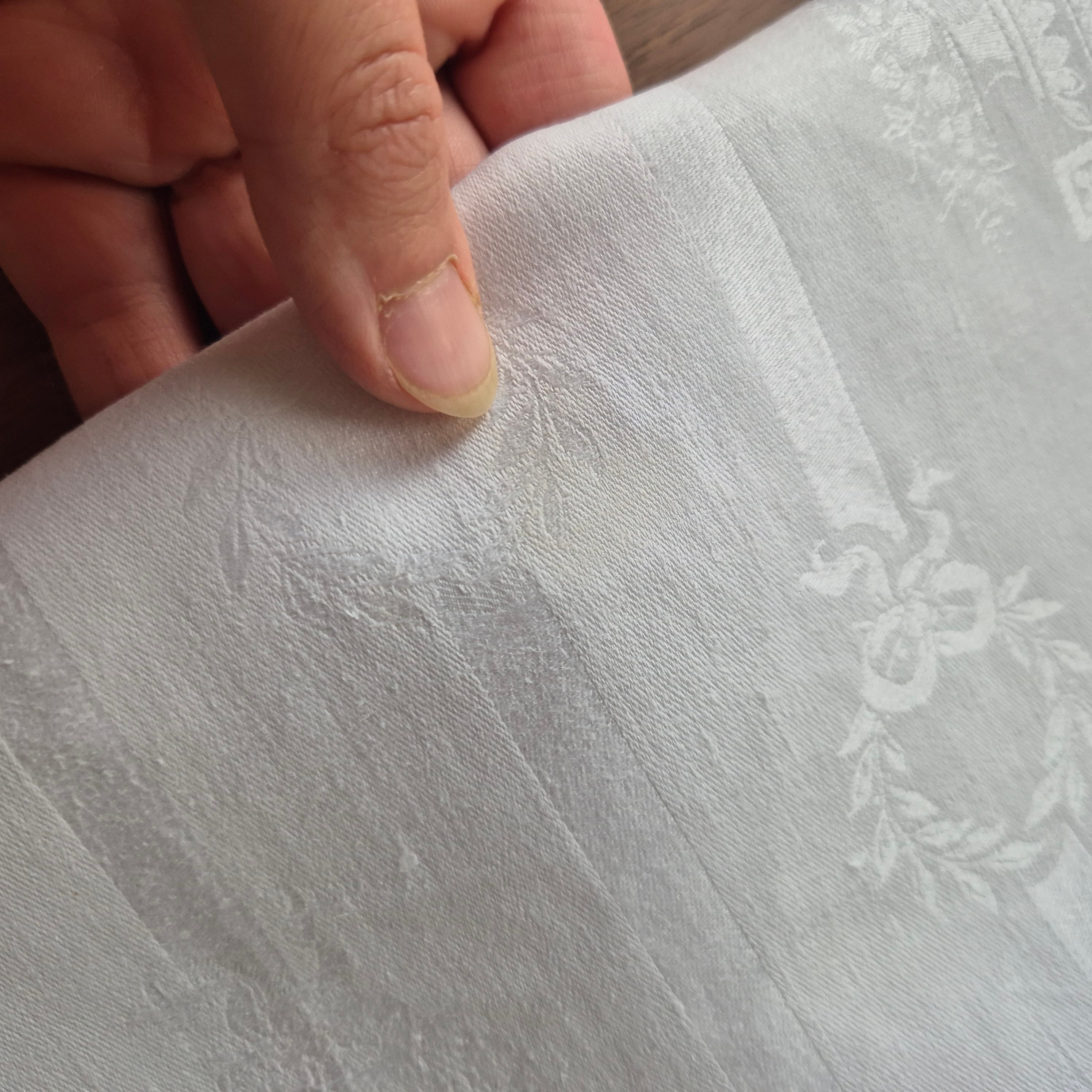 Antike Jugendstil Serviette oder Mitteldecke mit Monogramm E.H