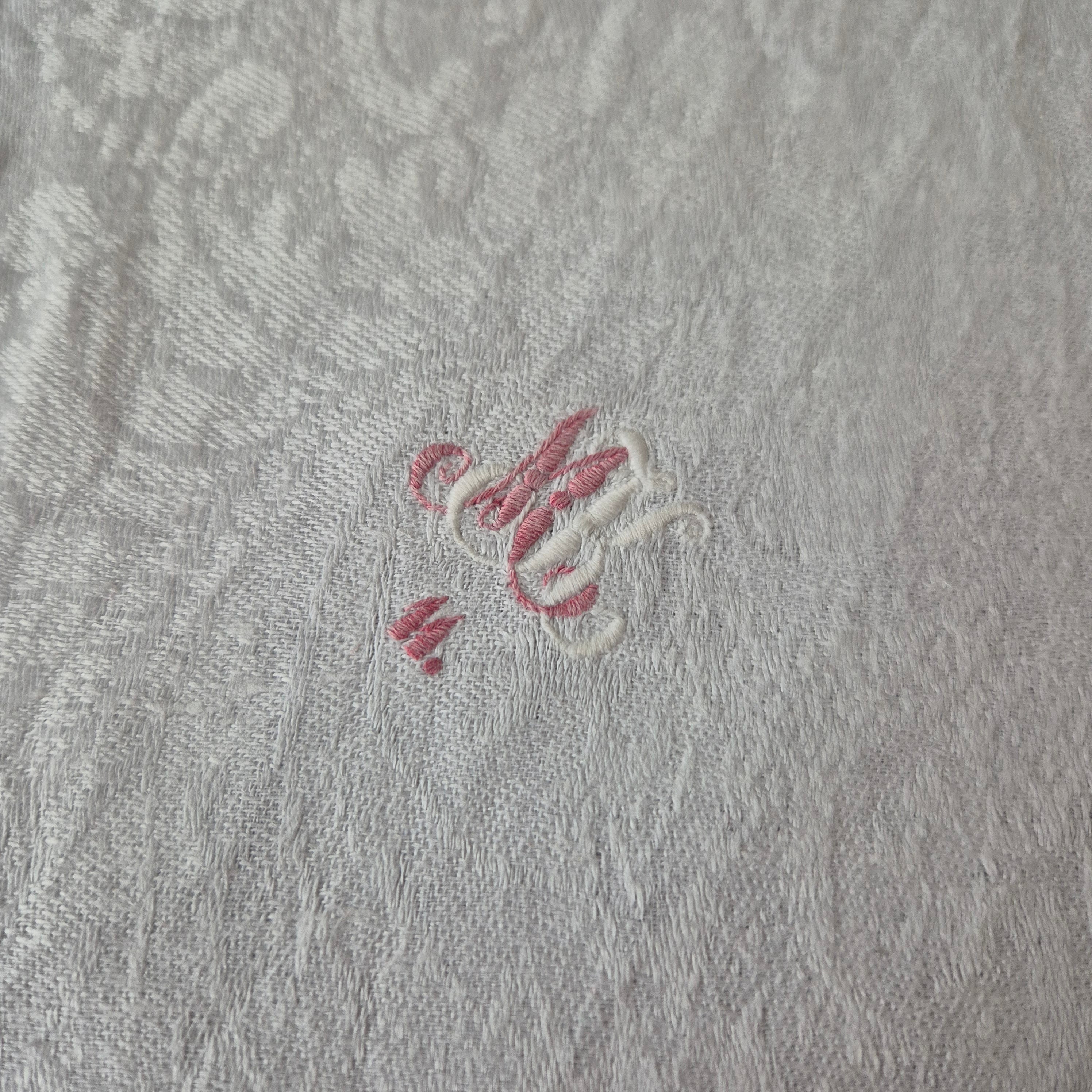 Antike Jugendstil Serviette oder Mitteldecke mit roten Monogramm M.K.