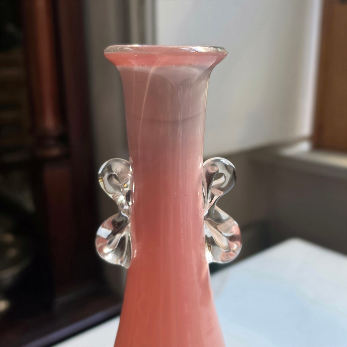 Vintage Rosa Opalglas-Vase mit Glasschlaufen - Mundgeblasene Solifleur Vase im Mid-Century Stil
