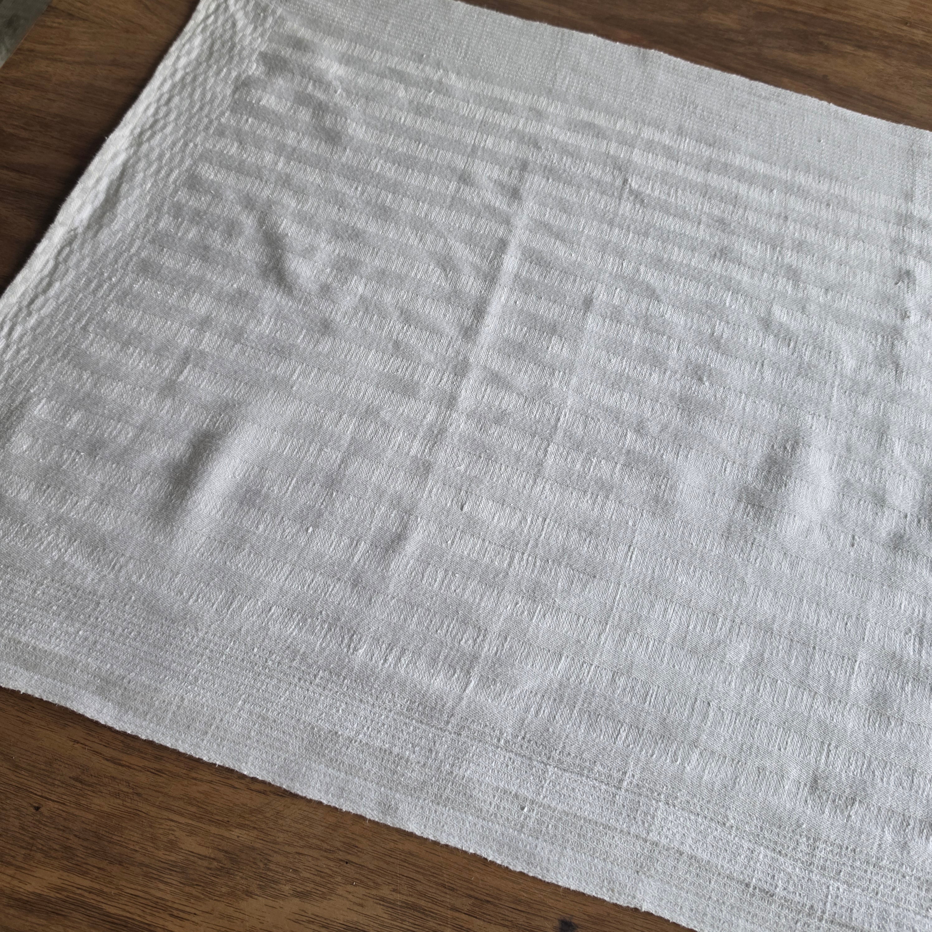 Vintage Leinen-Küchentuch mit rotem Monogramm "P M" - 50x100cm