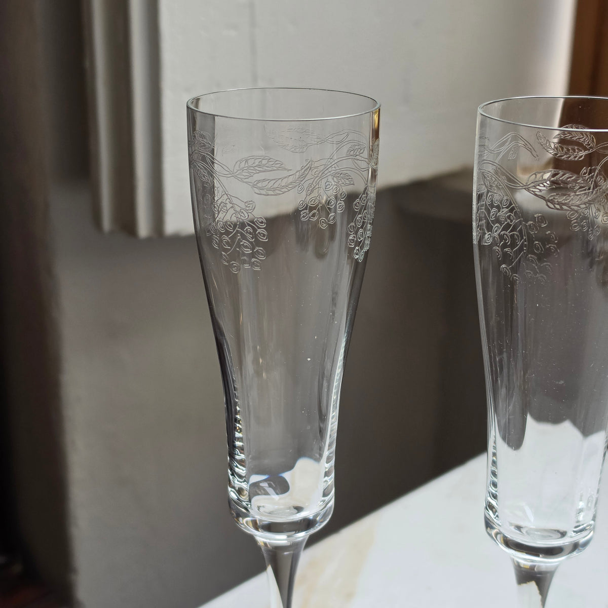 Edles 3er-Set Sektgläser - Champagnerflöten mit feiner Traubengravur – Vintage Eleganz