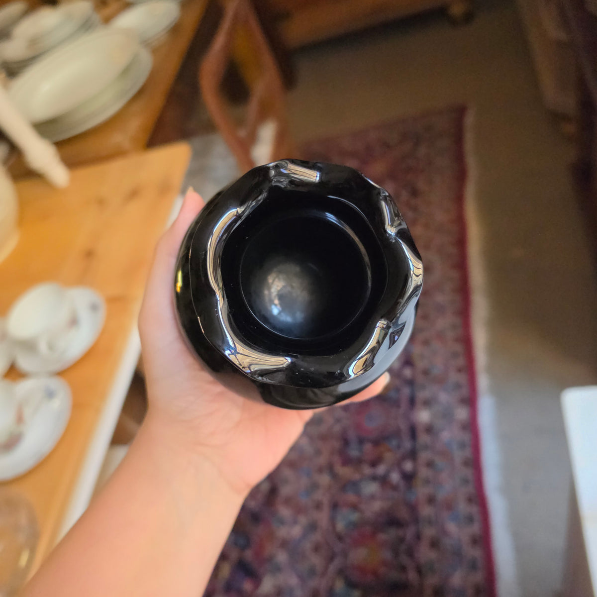 Eleganter Vintage-Mini-Vase aus Schwarzem Glas - Mundgeblasen mit gewelltem Rand