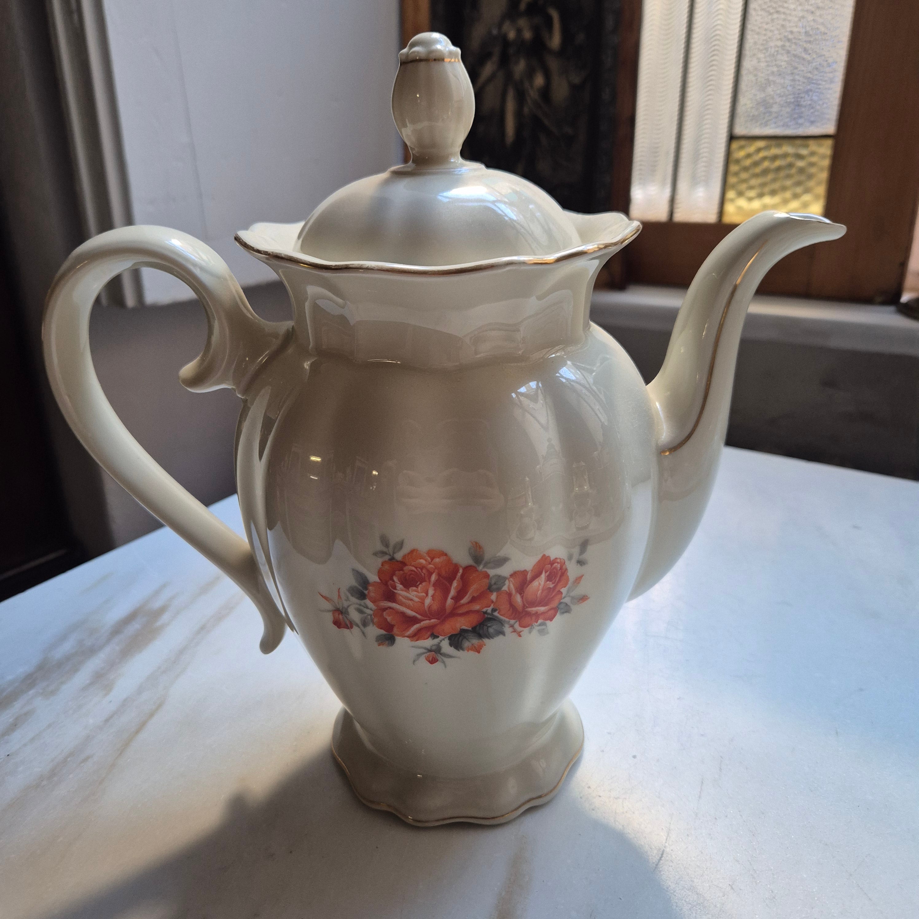 Antike Kaffeekanne Elfenbeinfarbend mit Rosendekor Porzellan VICTORIA
