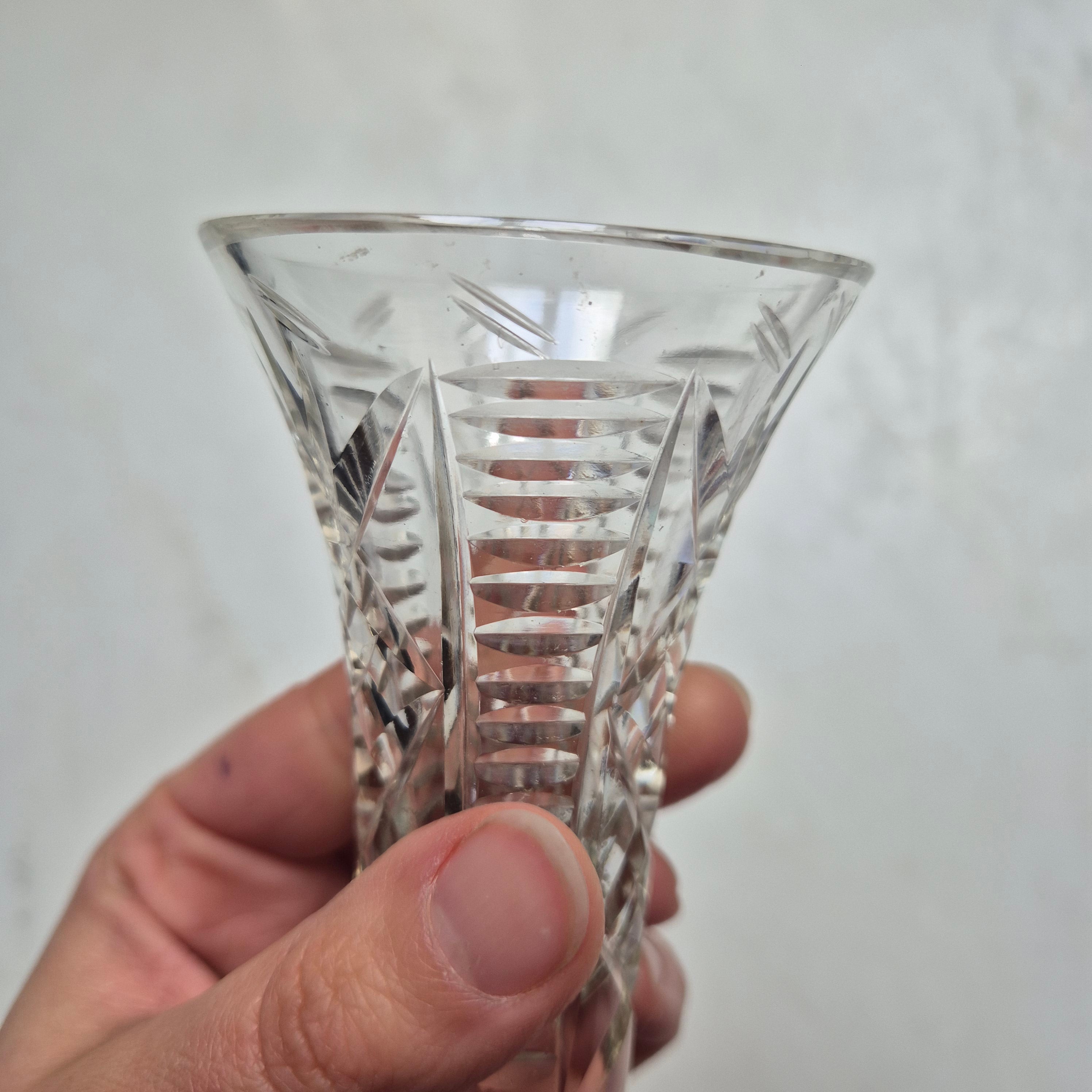 Vintage kleine Kristallvase auf Fuß