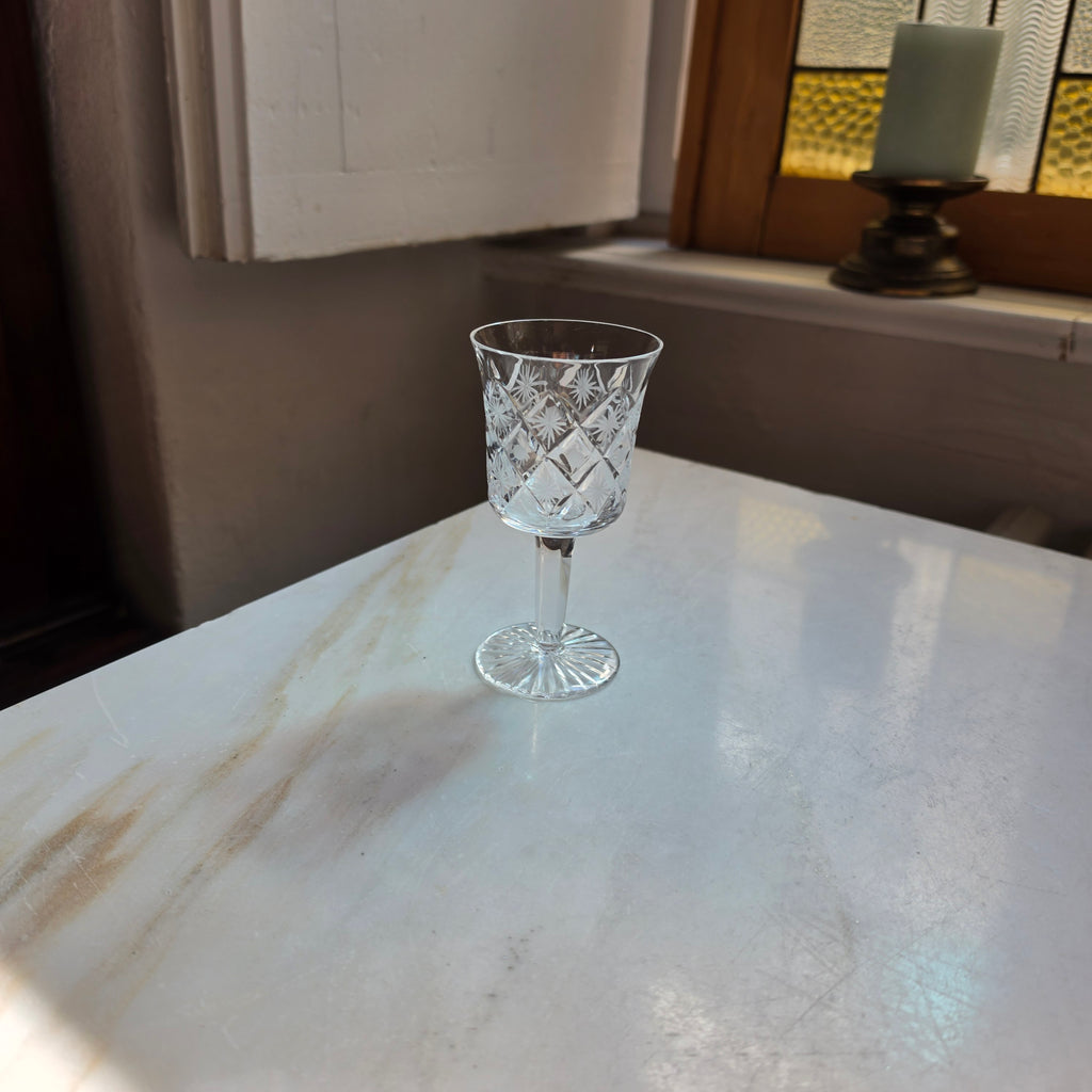 Edles Kristall-Likörglas mit Facettenschliff – Eleganter Schnaps- & Digestif-Kelch - Vintage-Stil