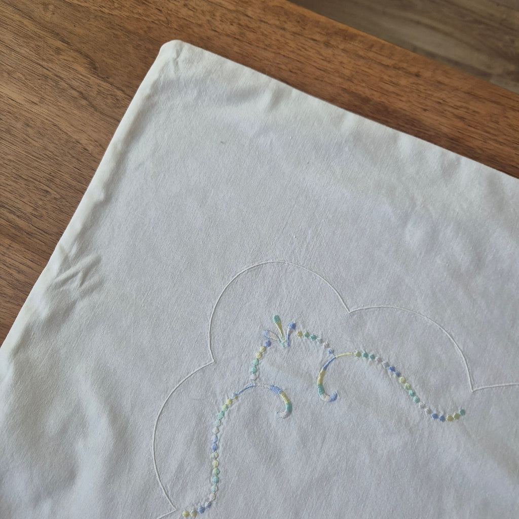 Antiker Kopfkissenbezug mit zarter Stickerei 75x75cm Baumwolle