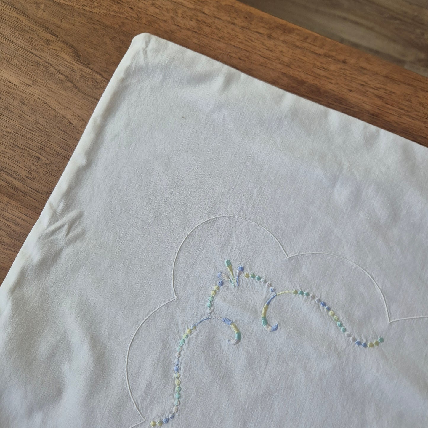 Antiker Kopfkissenbezug mit zarter Stickerei 75x75cm Baumwolle