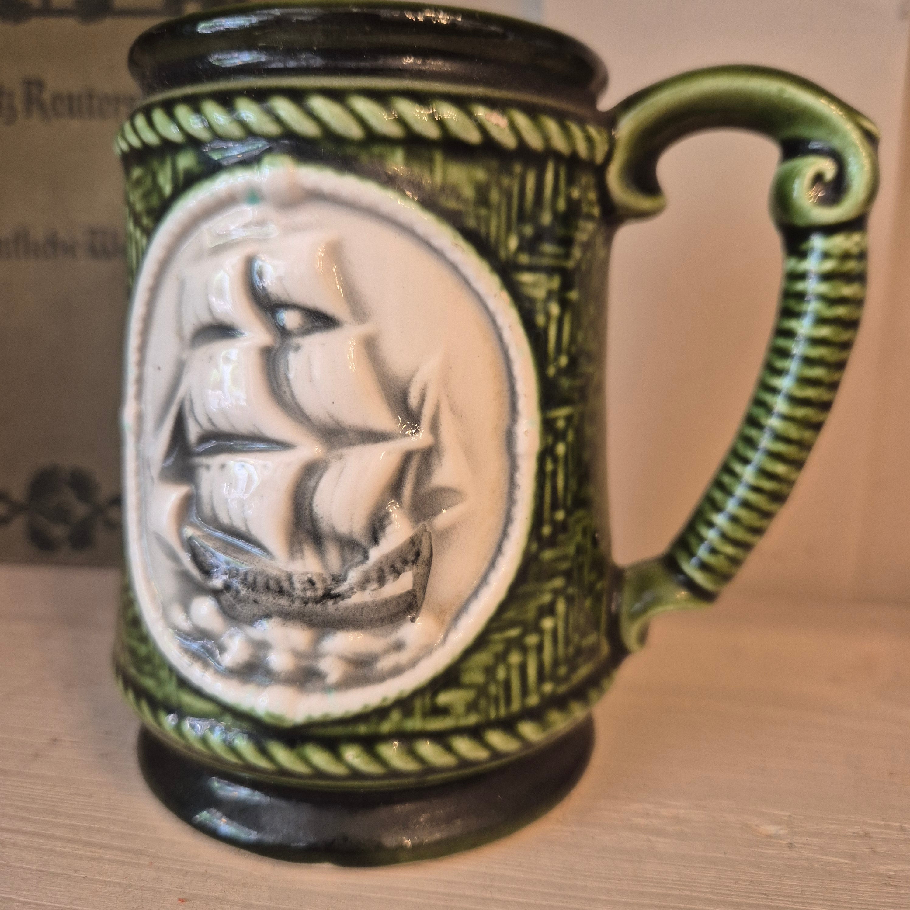Vintage Keramik Bierkrug Grün Geschenk mit Schiff Motiv
