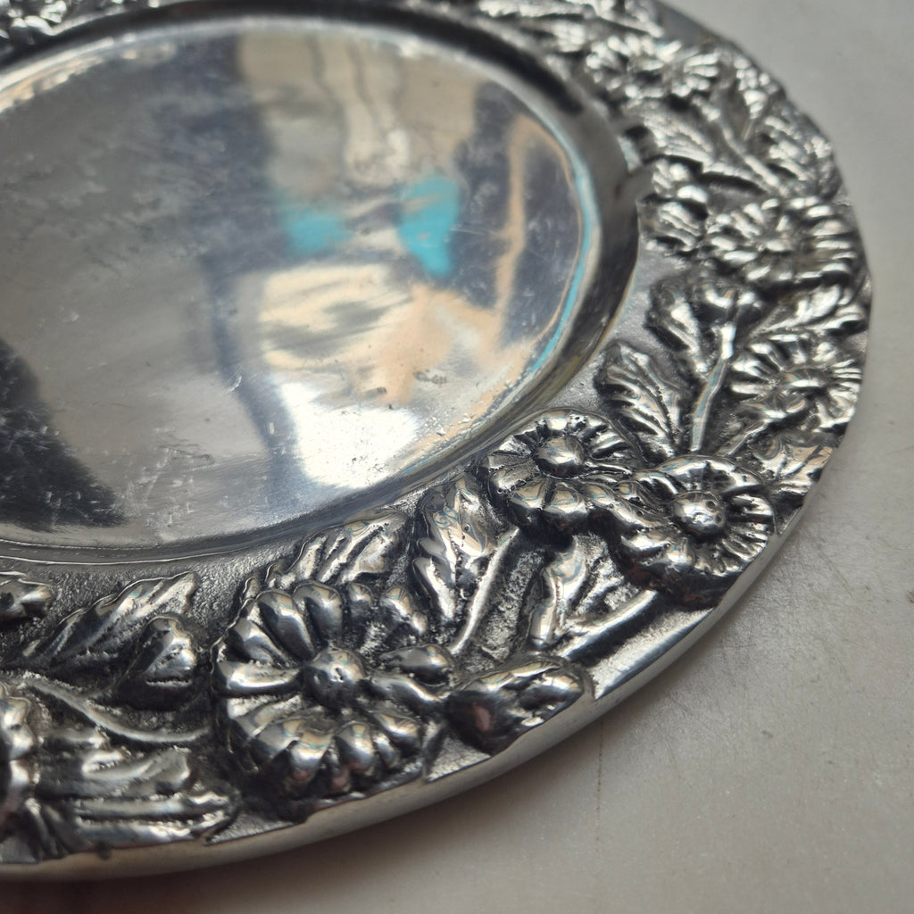 Vintage Metall Platte - Kerzenplatte - mit Blumereliefrand