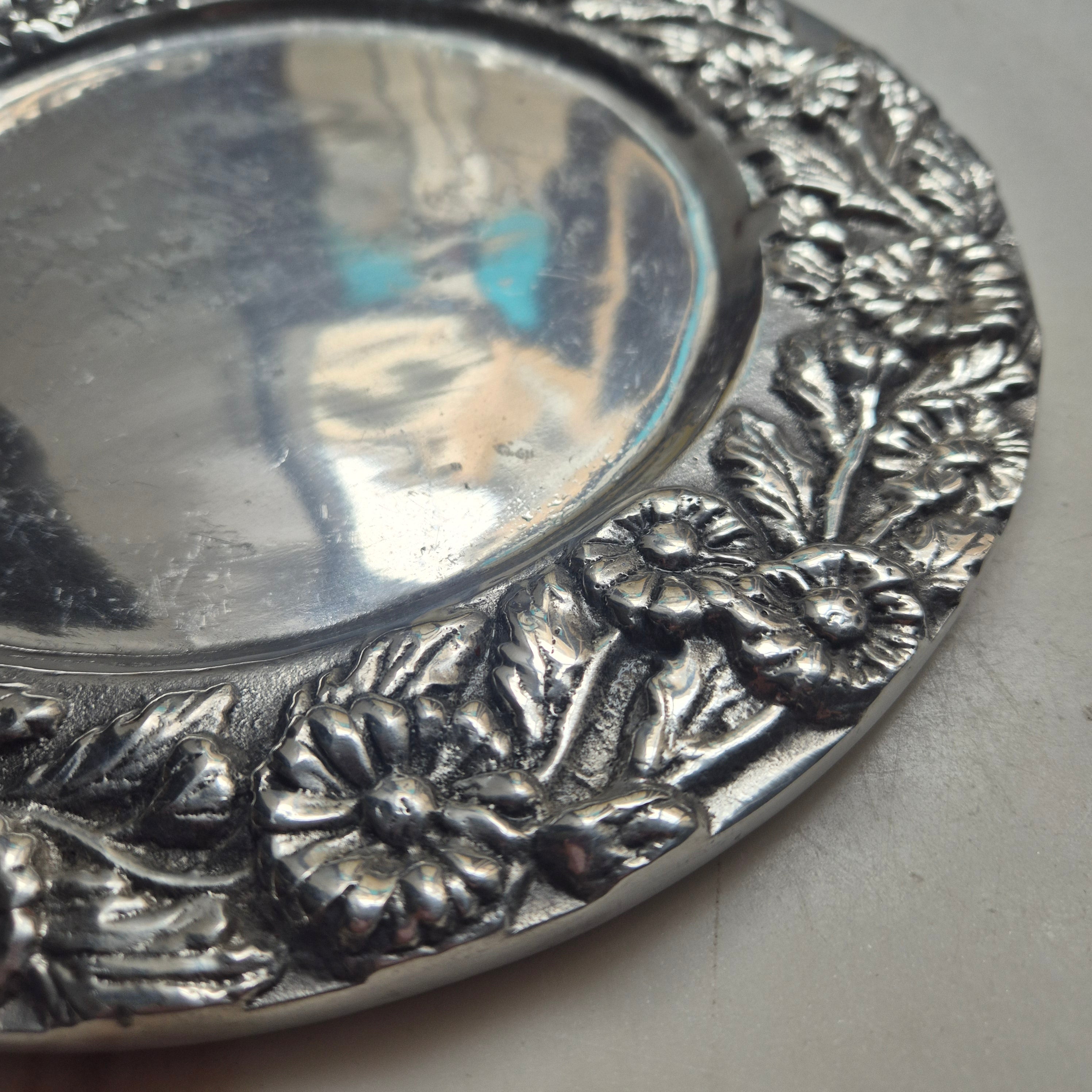 Vintage Metall Platte - Kerzenplatte - mit Blumereliefrand