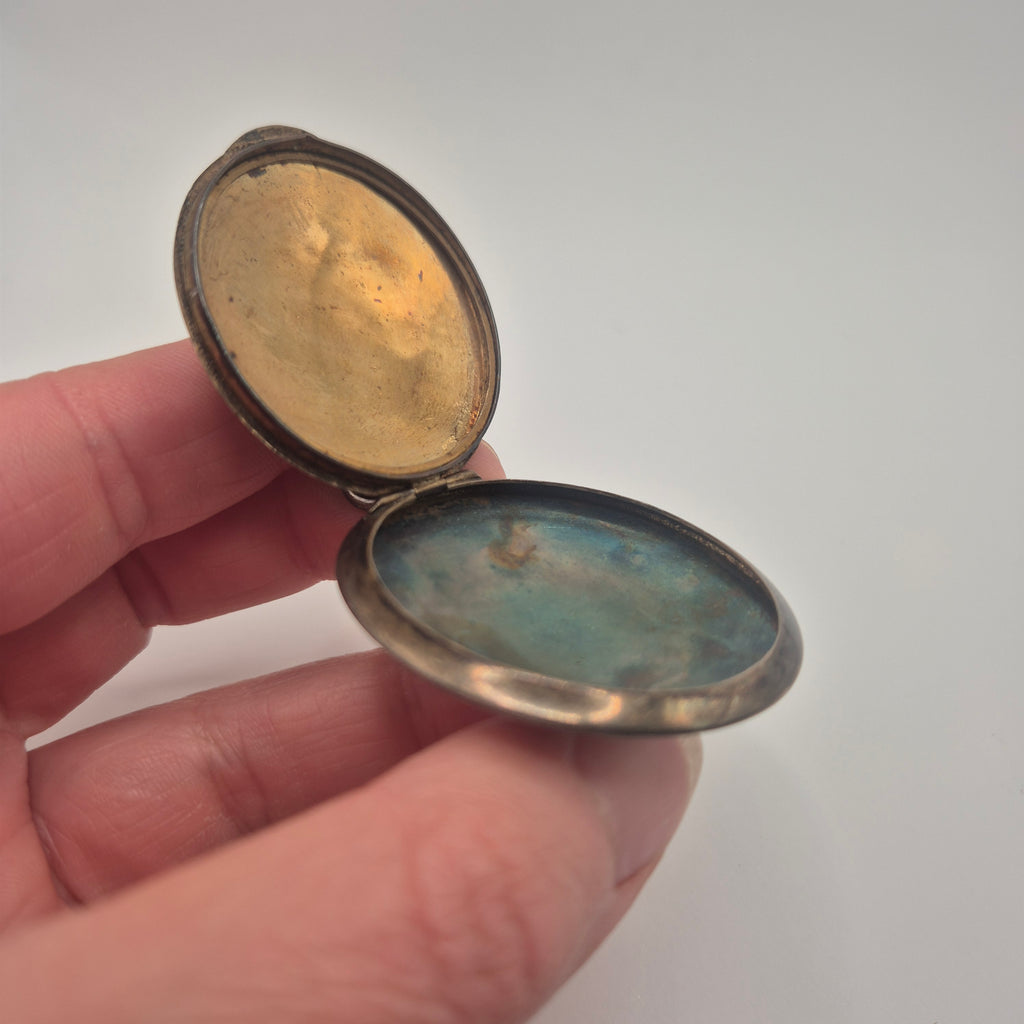 Charmante Vintage-Metalldose – Romantisches Rosen-Design mit Guilloché-Emaille