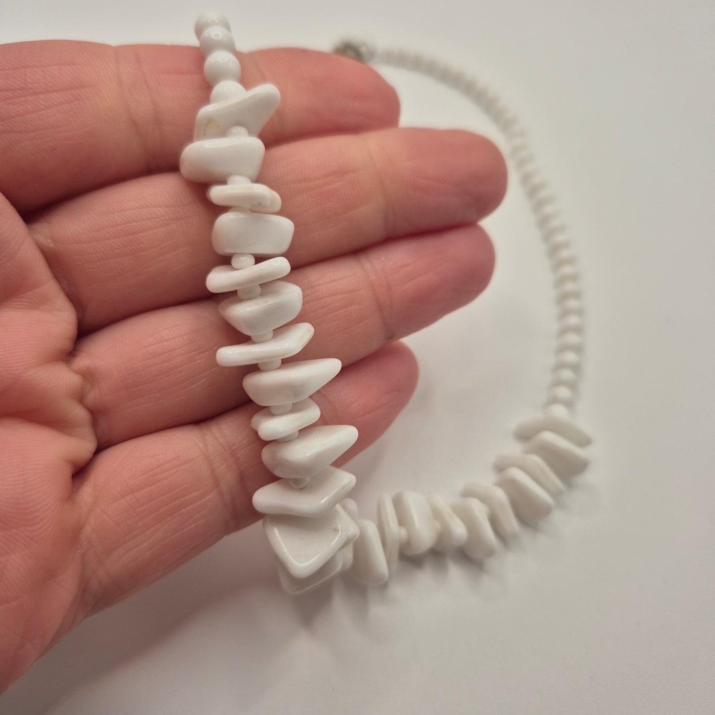 Vintage Statement-Kette – Strahlendes Weiß im edlen Glassteinen-Look