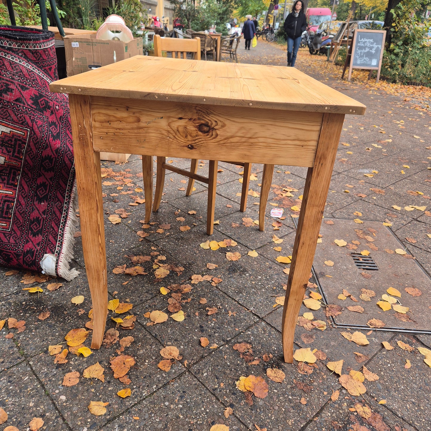 Antiker Biedermeier  Tisch von 1860 Vollholz aufgearbeitet Kiefernholz 71,5 x 99cm Vollholz