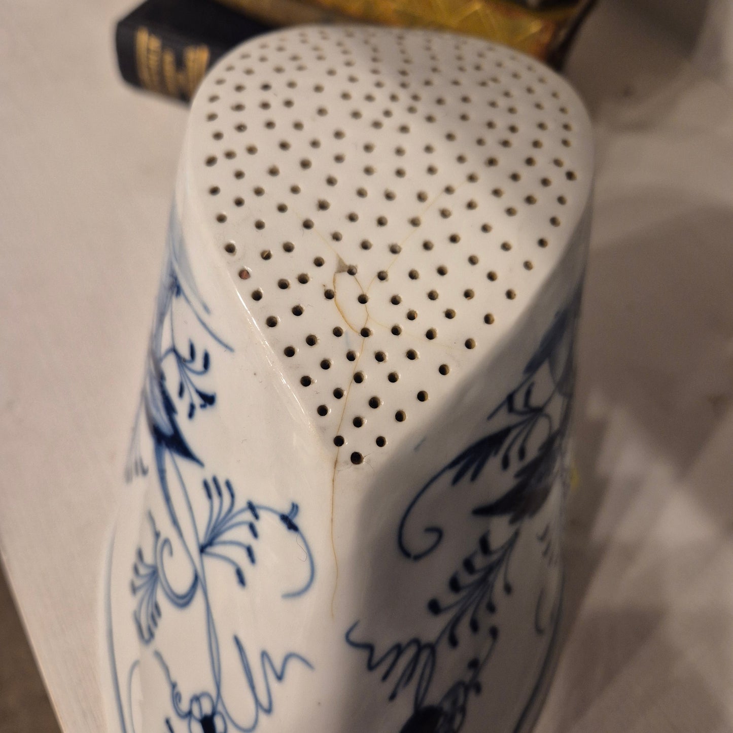 Antikes Sieb Porzellan Wandsieb Zwiebelmuster blau weiß