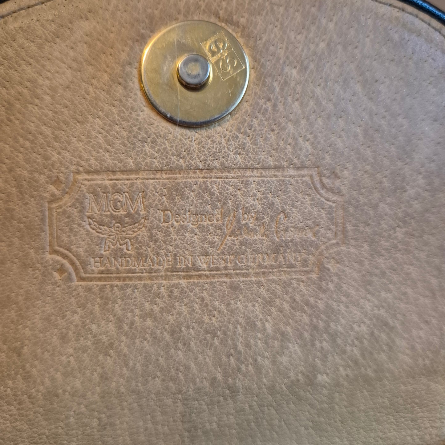 Vintage 90er Jahre MCM Umhängetasche mit Schleife – Klassisches Visetos-Design in Schwarz