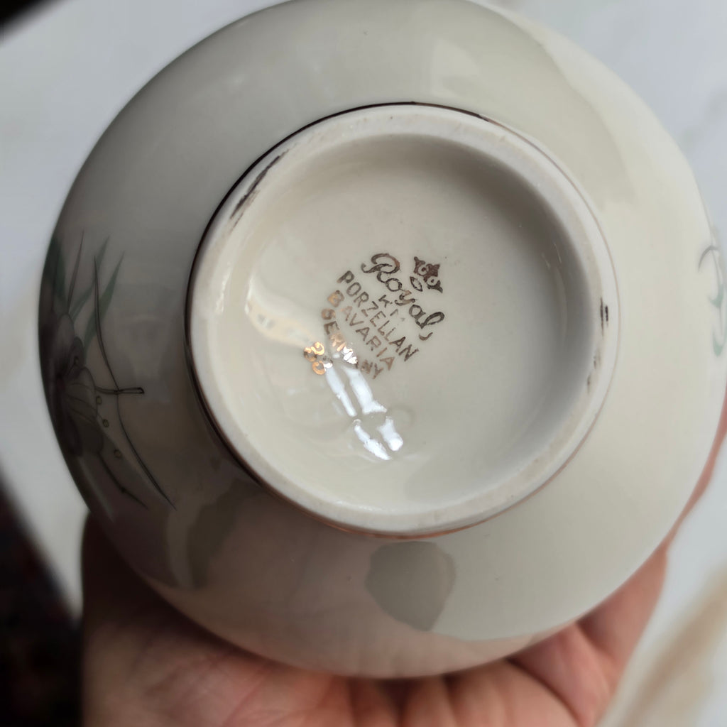 Kleine Vintage Porzellanvase - elfenbeinfarbe - Royal Porzellan Bavaria - mit Blumenmalerei
