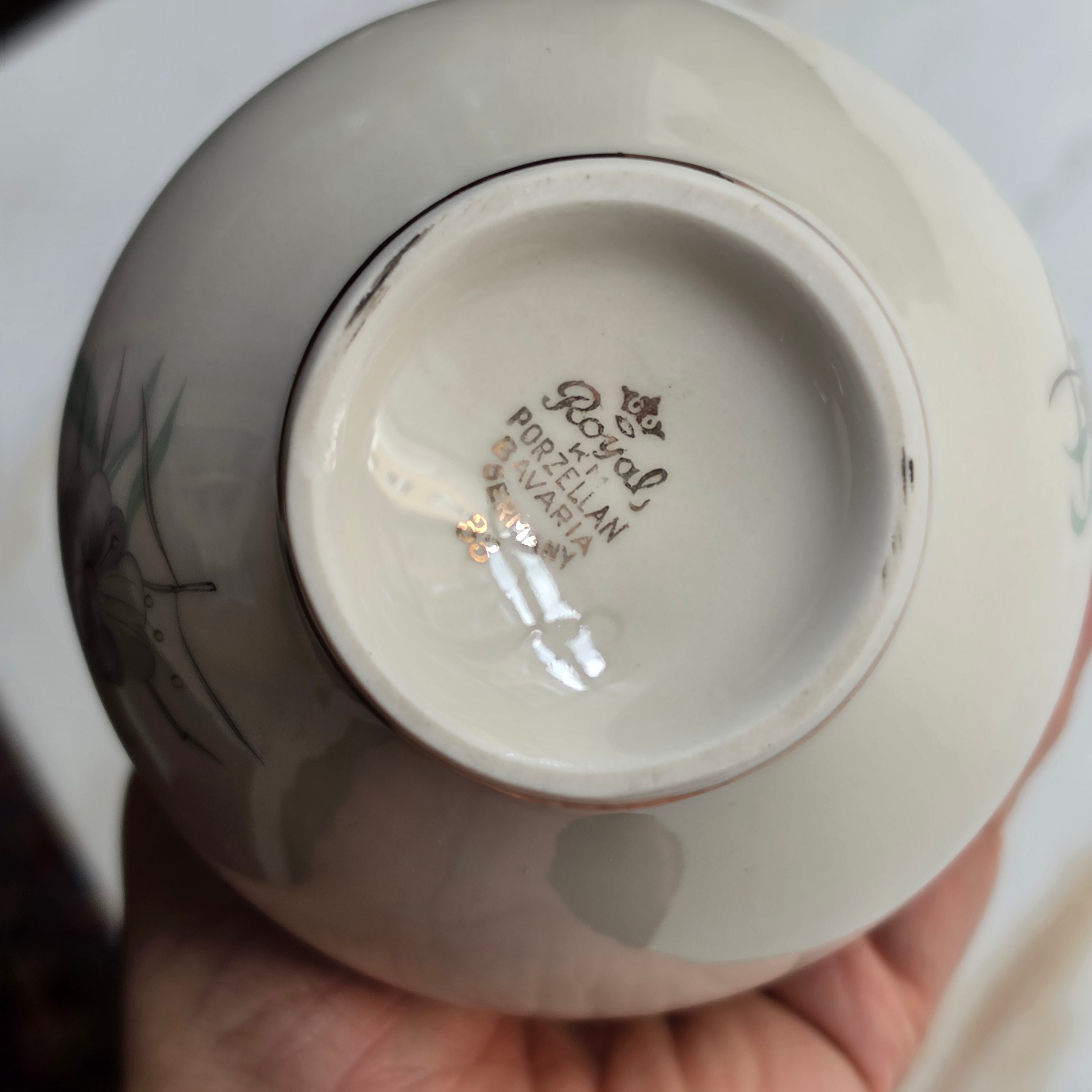 Kleine Vintage Porzellanvase - elfenbeinfarbe - Royal Porzellan Bavaria - mit Blumenmalerei