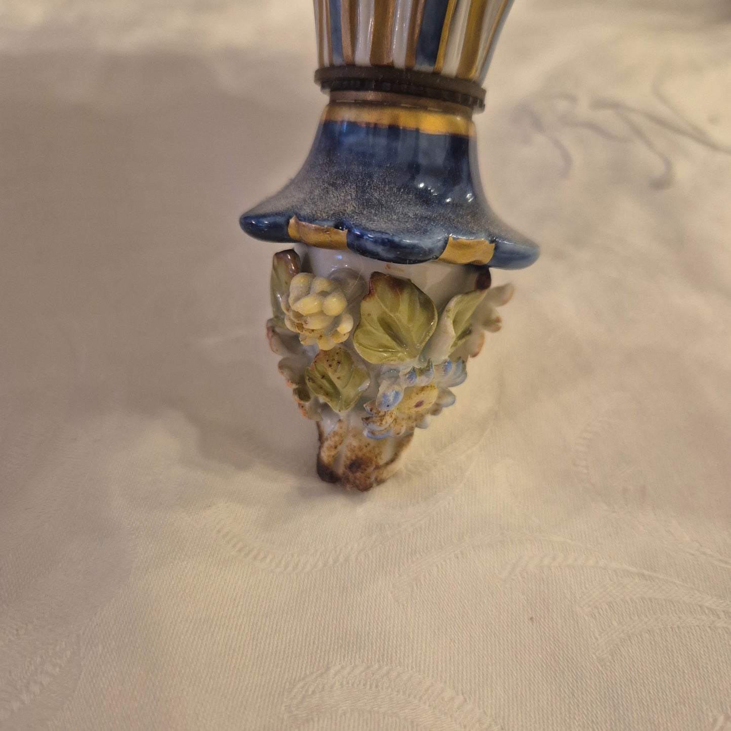 Antiker Barock Blumendekor Kronleuchter oder Kandelaber aus Porzellan, Italien - 6-armig (geklebt)