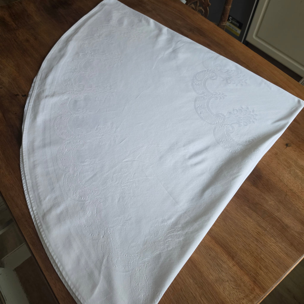 Vintage Irisette Damast-Tischdecke – Rund - 100% Baumwolle - weiß mit Ornamenten - 150cm