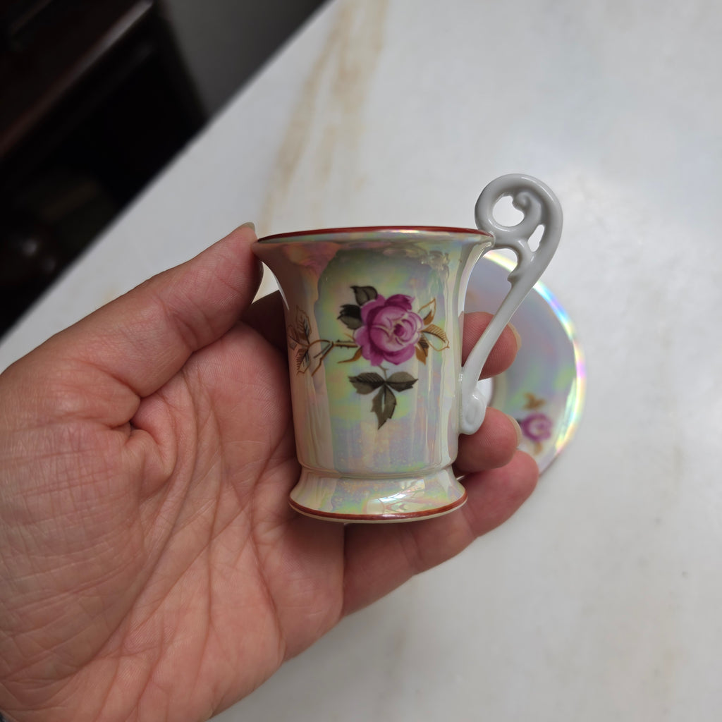 Vintage Mokka-Set mit Perlmutt-Lüsterglanz & Rosendekor - Porzellan Sammeltasse